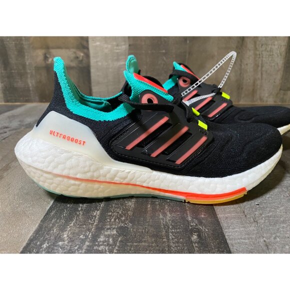 Adidas ULTRABOOST 22 J GIRL Big Kids SIZE 4 Sneaker cblack/turbo/mineus GY4516 - Picture 3 of 14